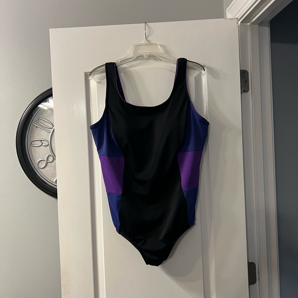 Lands end 1 piece bathing suit with built in bra size 18w